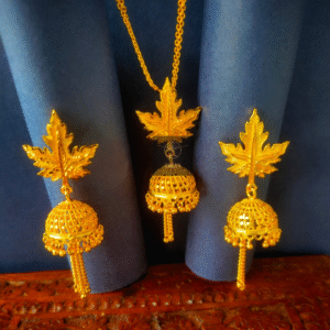 Thea's Maple Leaves Motif Pendant Necklace Set
