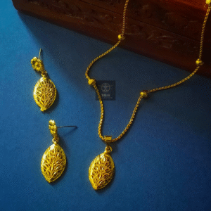 Thea's Sleek Pendant Necklace Set