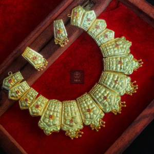 Thea's Light-Weighted Sabeki Necklace Set