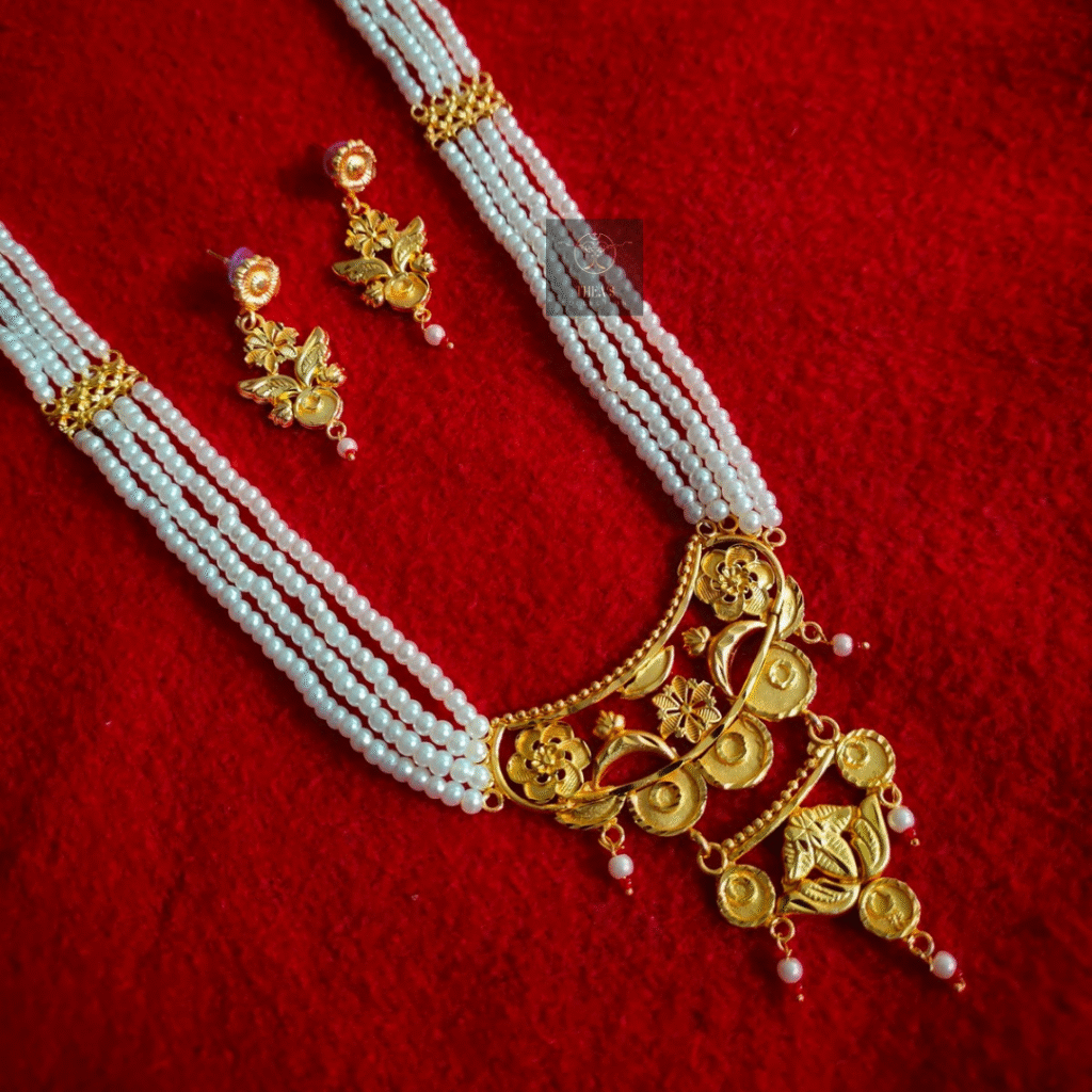 Thea's Traditional Pendant Necklace Set