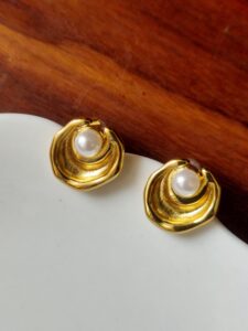 Thea's Shell Shaped Studs with Pearl