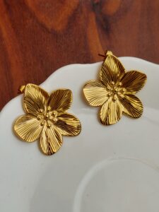 Thea's Floral-Shaped Anti-Tarnish Earrings