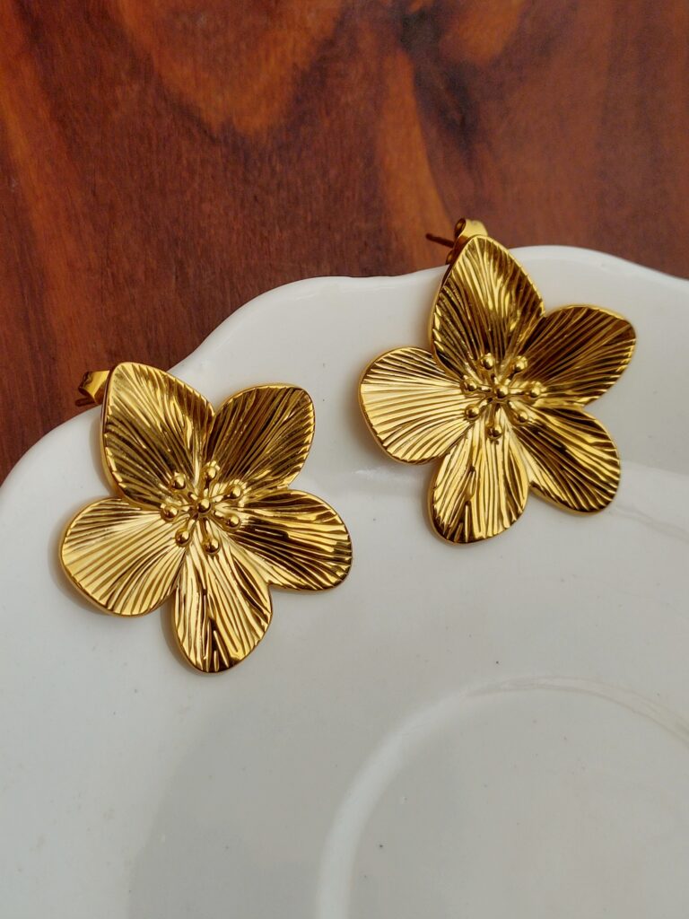 Thea's Floral-Shaped Anti-Tarnish Earrings