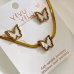 Thea's Daily-Wear Pendant Necklace with Earrings - view 1