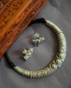 Thea's Silver Look-Alike Hashuli Necklace Set