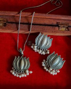 Thea's Lotus Motif Pendant Necklace Set