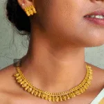 Thea's Traditional Sleek Pattern Necklace Set - view 2