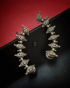 Thea's Silver Look-Alike Paisley Motif Earcuff