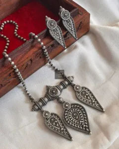 Thea's Antique Silver Tribal Leaf Motif Necklace Set