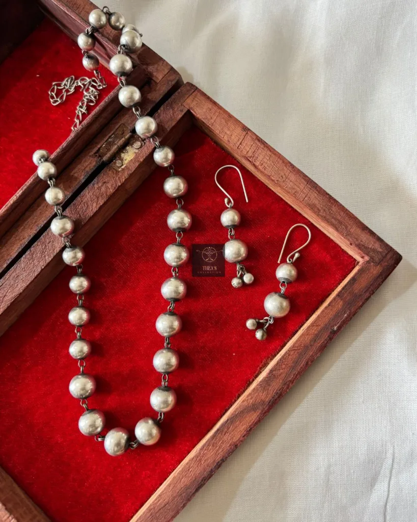 Thea's Classic Pearl Beads Necklace Set