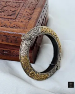 Thea's Royal Bloom – Dual-Tone Floral Kada