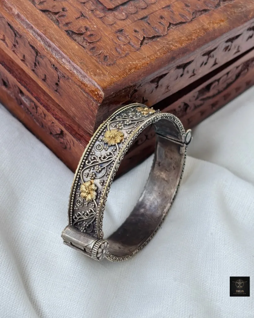 Thea's Vintage Bloom – Dual-Tone Floral Kada